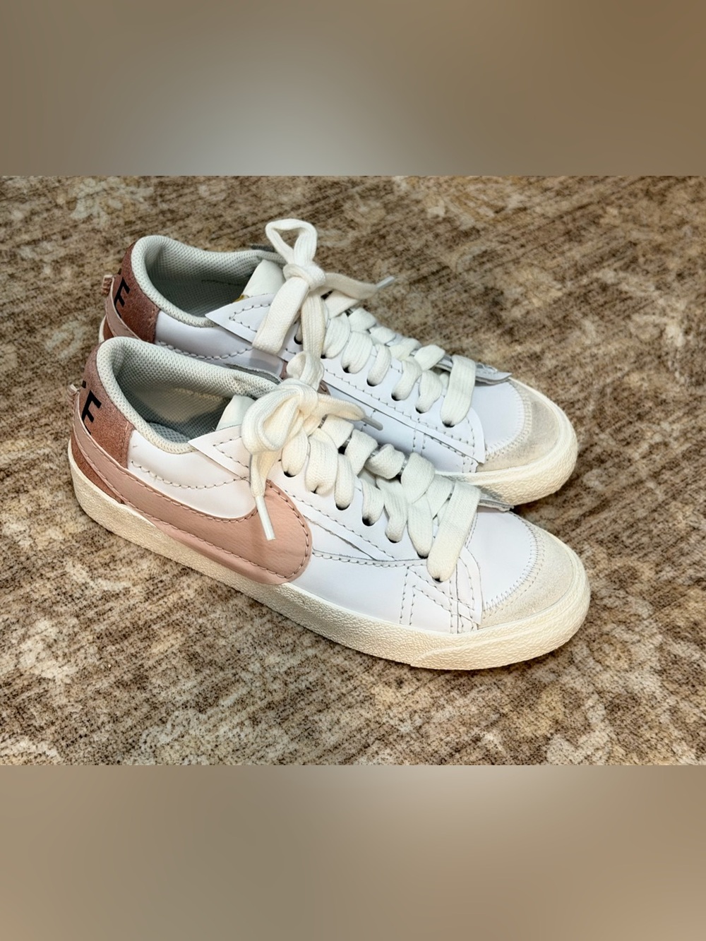 Women’s Nike Blazer Low '77 Jumbo Size 7 sneakers